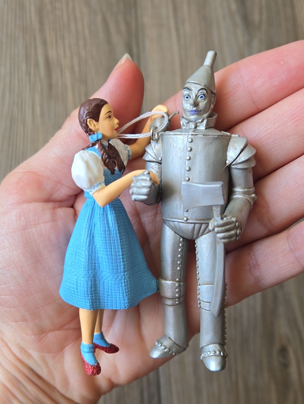 Hallmark 2003 Wizard Of Oz Dorothy And Tinman Ornament